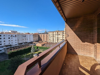 Alquiler de piso en Centro - Logroño de 3 habitaciones con terraza y garaje