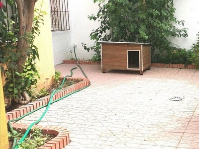 Alquiler de piso en Poniente-Norte - Miralbaida - Parque Azahara de 4 habitaciones con terraza y muebles