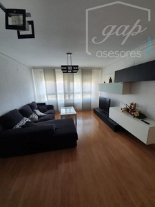 Alquiler de piso en San Fernando - Carretera de Valencia de 2 habitaciones con terraza y garaje