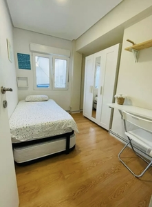 Alquiler habitacion de piso con terraza en Calvario (Vigo)
