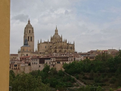 Estudio en alquiler en Centro - Segovia con terraza y muebles