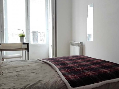 Habitación luminosa en apartamento de 7 dormitorios en Latina, Madrid