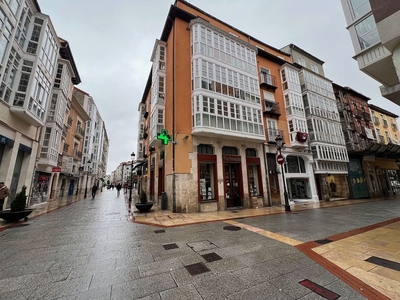 Piso en alquiler en Centro - Burgos de 2 habitaciones con terraza y calefacción