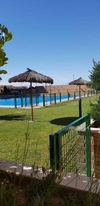 Piso en alquiler en El Quiñón de 2 habitaciones con terraza y piscina