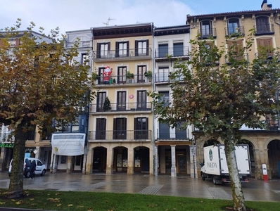 Piso en alquiler en plaza Del Castillo de 2 habitaciones con calefacción y ascensor