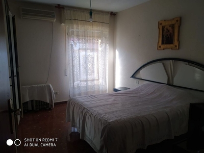 Piso en alquiler en San Bartolomé - Millán de Priego de 2 habitaciones con terraza y muebles
