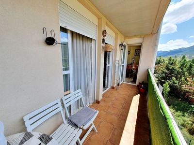 Piso en venta en Sabiñánigo de 4 habitaciones con terraza y garaje