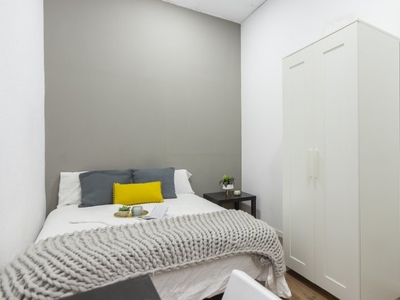 Se alquila habitación en piso de 10 habitaciones en Centro, Madrid