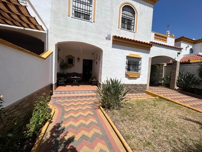 Venta de casa con terraza en Montequinto (Dos Hermanas), Condequinto