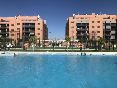 Venta de piso con piscina y terraza en Montequinto (Dos Hermanas)
