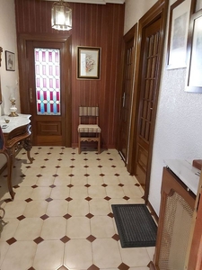 Venta de piso en Bailén de 4 habitaciones con terraza y muebles