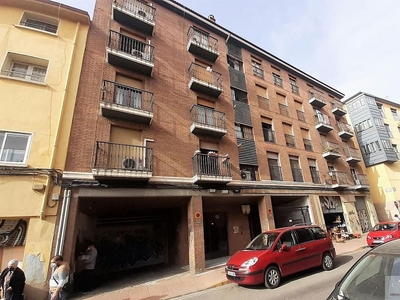Venta de piso en La Magdalena de 3 habitaciones con balcón y calefacción