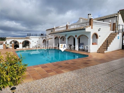 Villa en venta en Iznájar