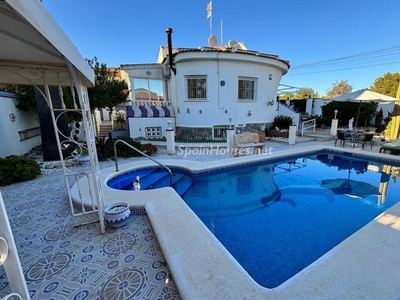 Villa en venta en Rojales