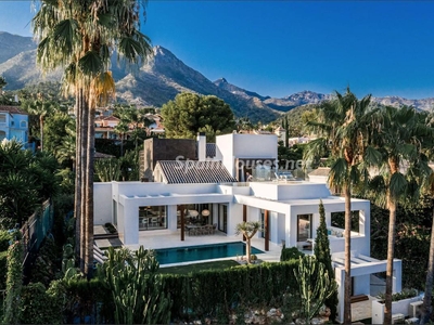 Villa en venta en Sierra Blanca, Marbella