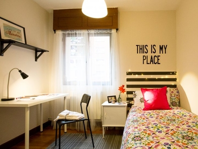 Amplia habitación en apartamento de 3 dormitorios en Uribarri, Bilbao