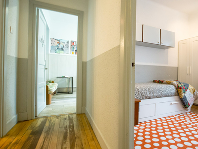 Habitación tradicional en apartamento de 3 dormitorios en Uribarri, Bilbao