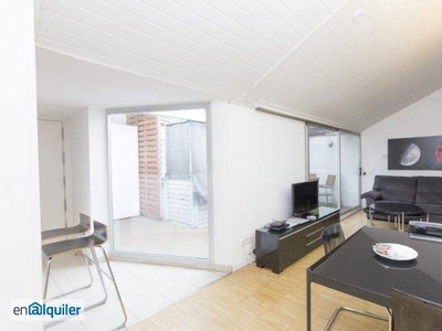 Increíble apartamento de 3 dormitorios con terraza y aire acondicionado en alquiler cerca de la Puerta del Sol en Madrid Centro