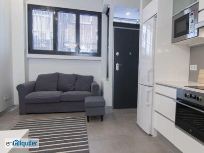 Moderno apartamento estudio con aire acondicionado central en alquiler en Guindalera.