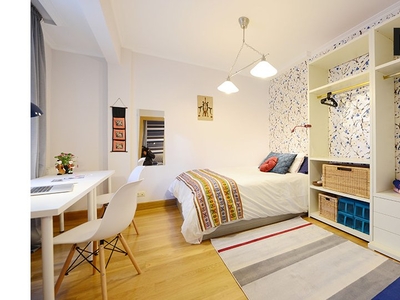 Se alquila habitación en piso de 4 dormitorios en Santutxu, Bilbao