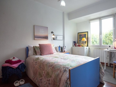 Se alquilan habitaciones en un apartamento de 3 dormitorios en Begoña, Bilbao