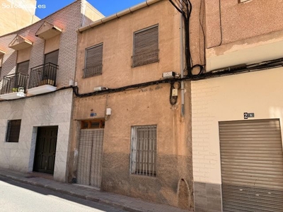 CASA A DOS CALLES ZONA PABELLÓN DEPORTIVO.Precio 60.000-€