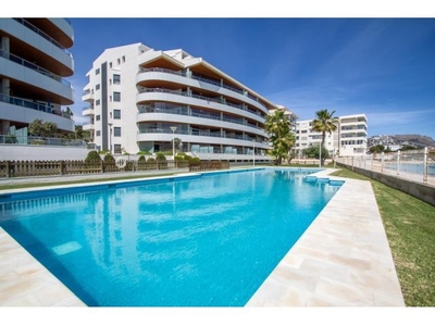 Moderno apartamento junto al mar