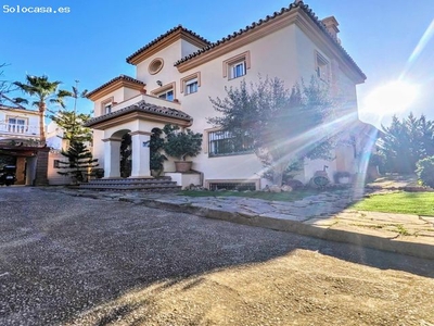 PRECIOSA VILLA INDEPENDIENTE EN LA PRESTIGIOSA URB DE SIERREZUELA CON GRAN PARCELA DE 701 M2