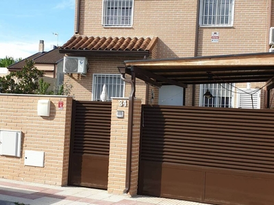 Venta Chalet en Calle Gustavo Adolfo Bécquer Illescas. Buen estado plaza de aparcamiento calefacción individual 140 m²
