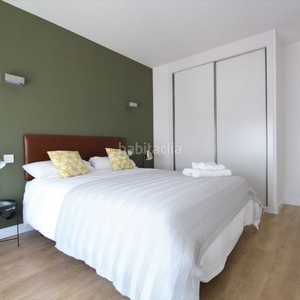 Alquiler apartamento increíble apartamento de 3 dormitorios en atocha con piscina en Madrid