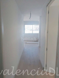 Alquiler ático con 2 habitaciones con ascensor y calefacción en Valencia