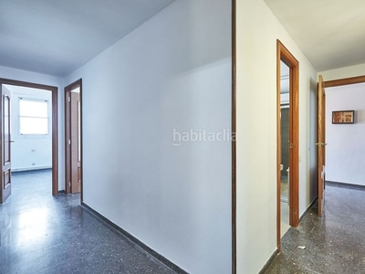 Alquiler ático con 4 habitaciones con ascensor, calefacción y aire acondicionado en Barcelona