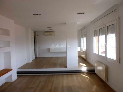 Alquiler ático de alto standing de 134 m2 con terraza y 2 plazas de aparcamiento en Badalona