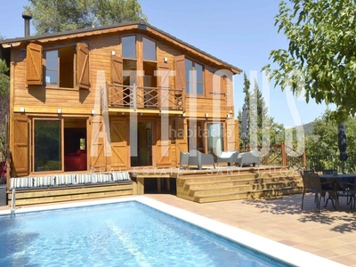 Alquiler casa ¿quieres vivir en una casa de madera en plena naturaleza y a 10 minutos de barcelona? en Sant Cugat del Vallès