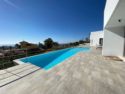Alquiler chalet con 3 habitaciones con parking, piscina, calefacción, aire acondicionado y vistas al mar en Benalmádena