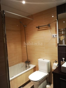 Alquiler dúplex con 3 habitaciones amueblado con ascensor y aire acondicionado en Barcelona