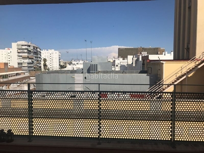 Alquiler dúplex nervión buhaira. apartamento-dúplex amueblado con gusto y con garaje incluido se alquila. exterior. en Sevilla