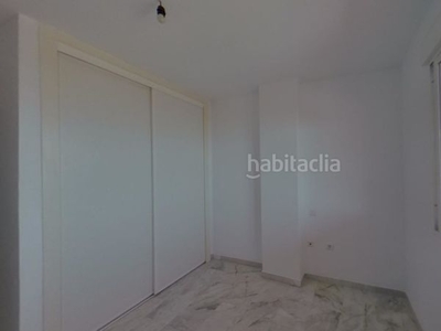 Alquiler dúplex tercero con 4 habitaciones, ascensor y piscina comunitaria en Benalmádena