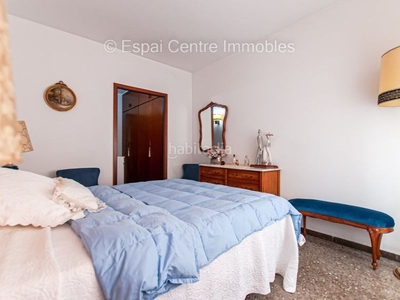 Alquiler piso amplio piso de 4 habitaciones con dos baños y balcón en finca con ascensor en el centro en Sabadell