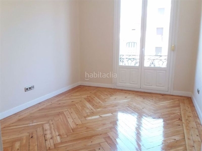 Alquiler piso con 4 habitaciones con ascensor y calefacción en Madrid