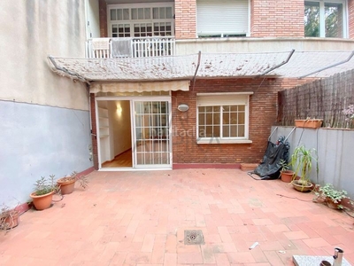 Alquiler piso de dos dormitorios con terraza junto a els jardins del turó del putxet en Barcelona