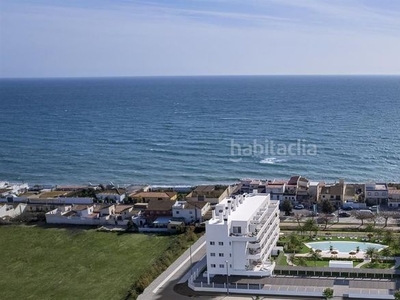 Apartamento con ascensor, parking, piscina, aire acondicionado y vistas al mar en Algarrobo