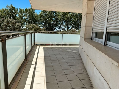 Apartamento con terraza plaza de garaje y trastero en Lleida
