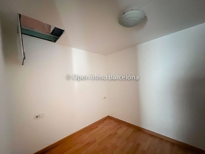 Apartamento en carrer dels jocs florals 125 planta baja a reformar - Sants en Barcelona