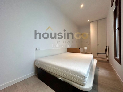 Ático en venta , con 111 m2, 3 habitaciones y 3 baños, amueblado, aire acondicionado y calefacción individual eléctrica. en Madrid