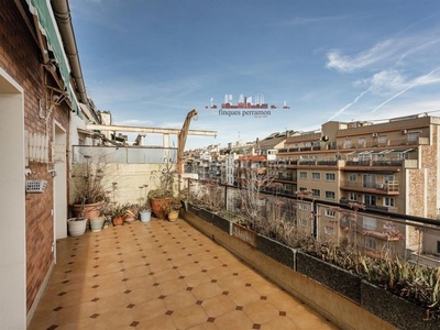 Ático en venta , con 162 m2, 4 habitaciones y 2 baños y ascensor. en Barcelona