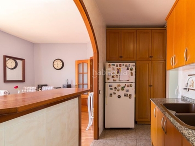 Ático renueva tu vida en este hogar de 4 dormitorios, ascensor y terraza talla xxl a nivel . en Castelldefels