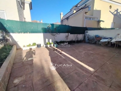 Casa adosada precioso pareado zona casona, gran patio en el sótano tenemos ,garaje cerrado , un trastero y una habitación despacho. en planta principal encontraremos la zona de día con mucha luz compuesta por salón comedor amplio y salida a terraza, pre ins en Gandia