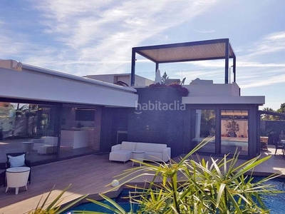 Chalet villa semi nueva, construida con la mas alta tecnología con domótica de ultima generación en Marbella