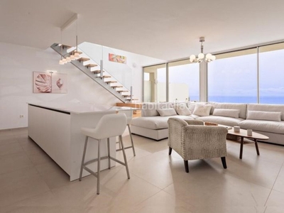 Dúplex precioso ático dúplex de 3 dormitorios con vistas panorámicas al mar en Benalmádena